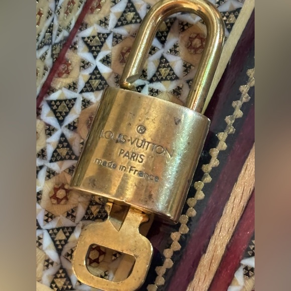 🇫🇷 #314 Louis Vuitton Brass Padlock with Key #314 - Picture 3 of 8